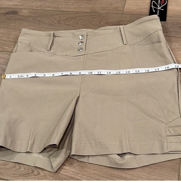NWT Rekucci Khaki Shorts Decorative Silver Buttons Size 12 - Picture 8 of 14